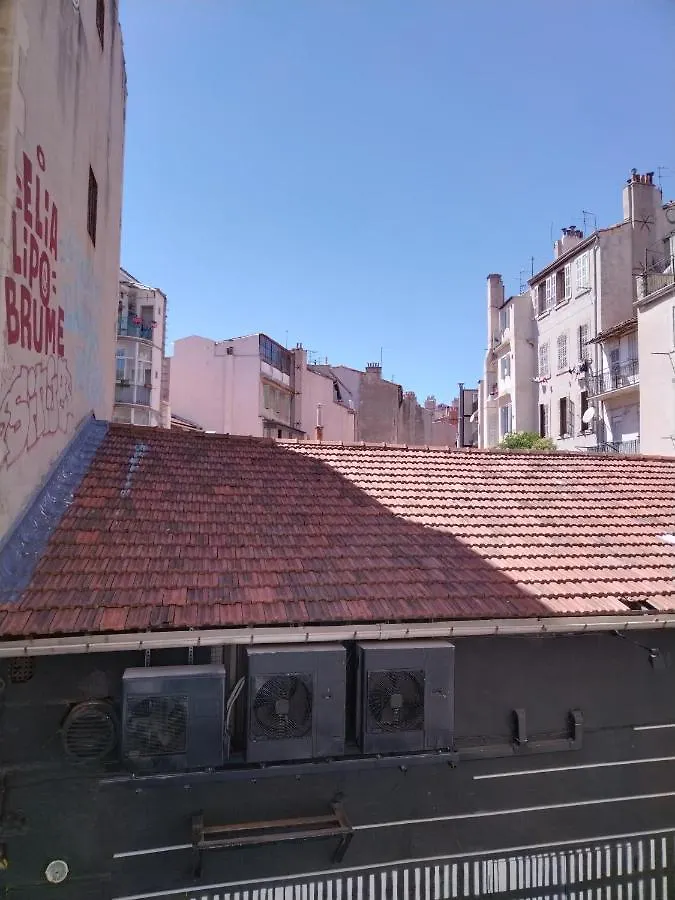 La Plaine Cours Julien: Private Room in Lively Marseille Apartment France