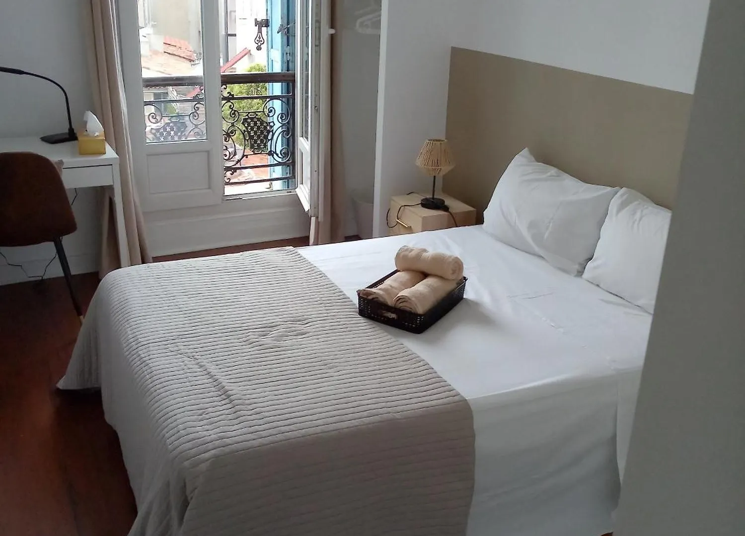 La Plaine Cours Julien: Private Room in Lively Marseille Apartment 0*,  France