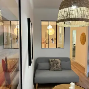 Appartement Lumineux T2 De 34 M Rénové Dans Le Centre-ville, Marseille